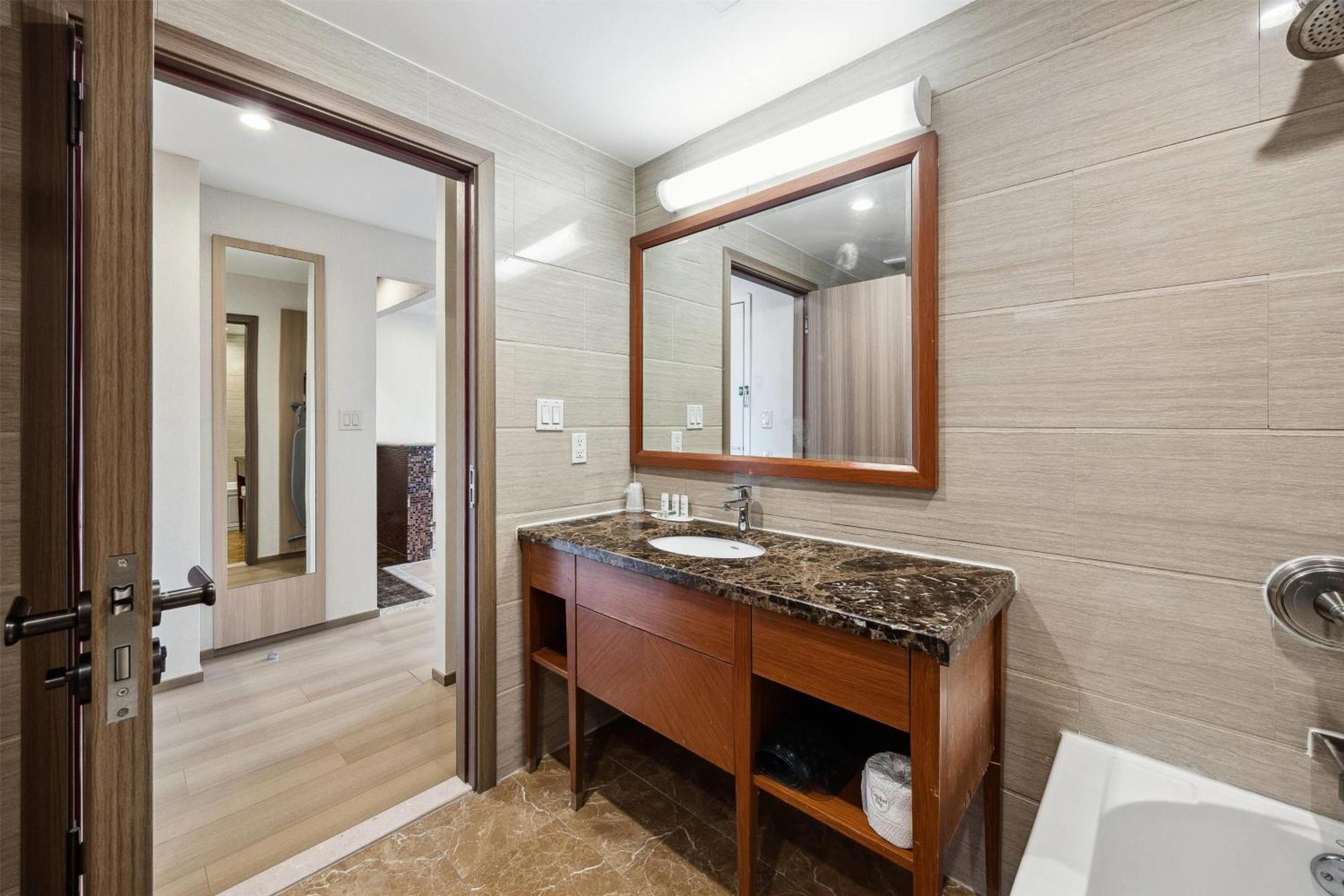 Ramada By Wyndham Flushing Queens 3*